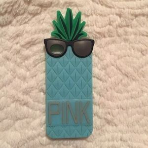 Pink vs iPhone 5 pineapple case